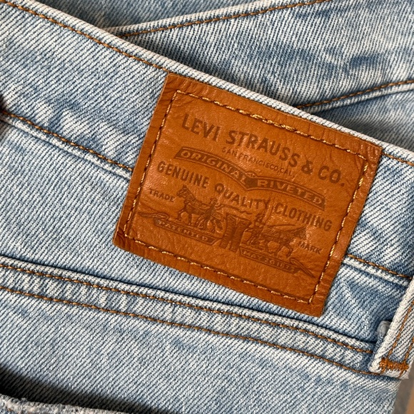 LEVI’S Wedgie Straight Jeans size 27 light wash high waisted button fly - Picture 3 of 5